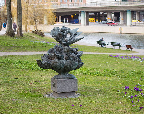 "Fågel blå" skulptur av Tyra Lundgren