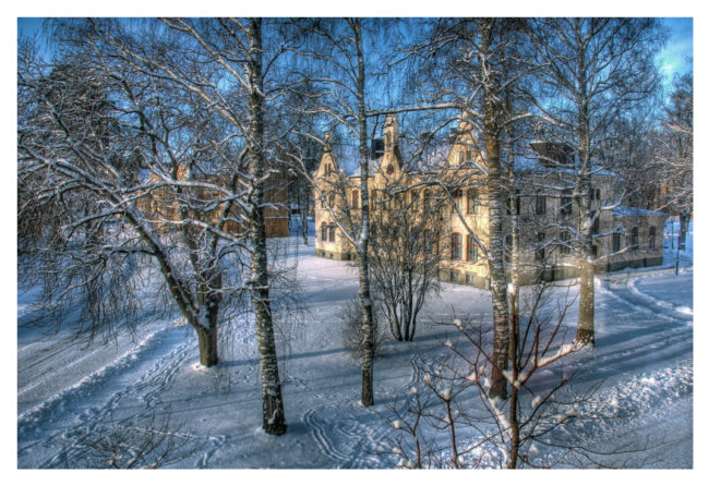 Flygbild över Medicinhistoriska museet klätt i snö.