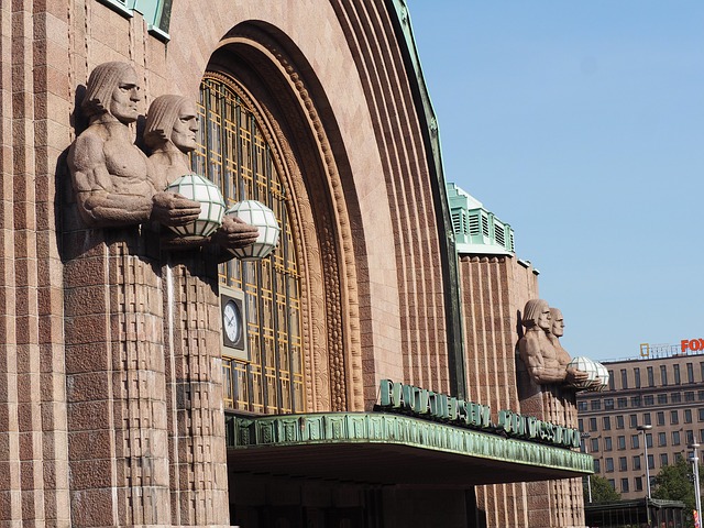 Del av fasaden på Helsingfors järnvägsstation