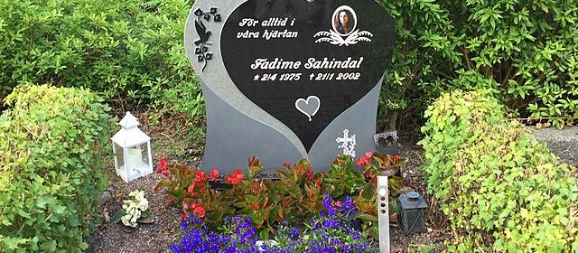 Gravsten över Fadime Sindahl.