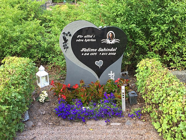Gravsten över Fadime Sindahl.