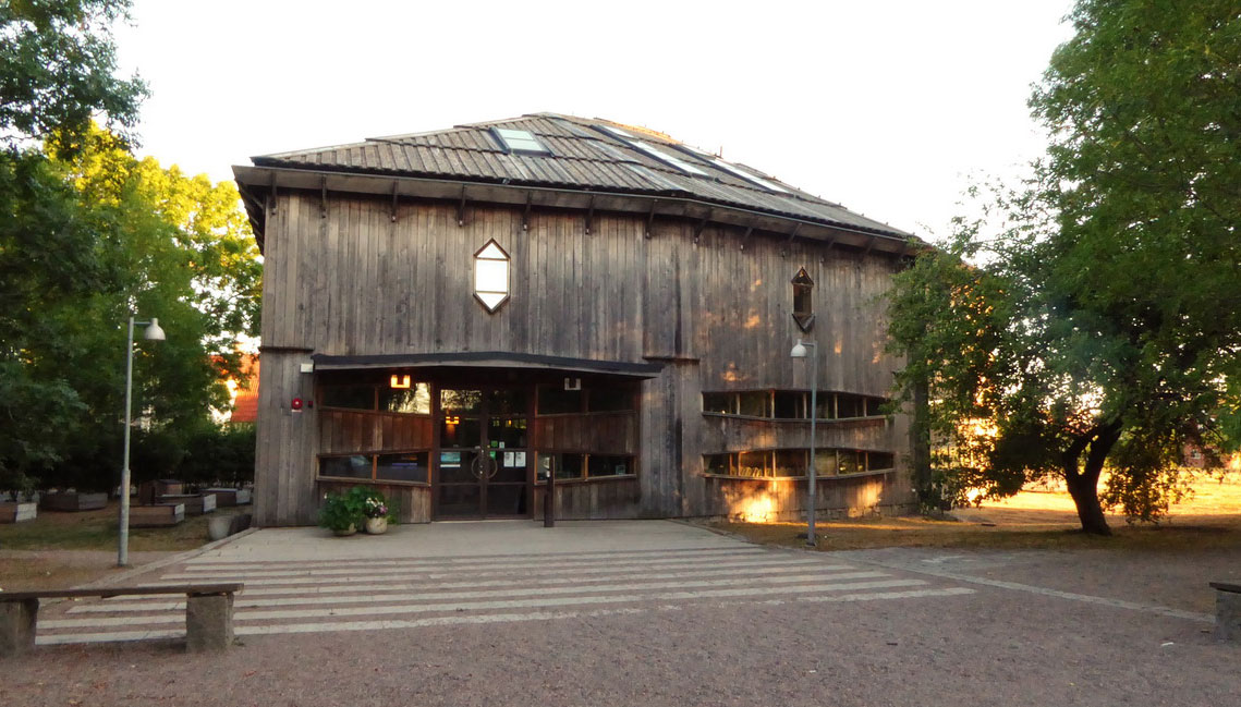 Museidag på Gamla Uppsala museum - en resa genom 1000 år av mode! (dekorativ bild av museet)