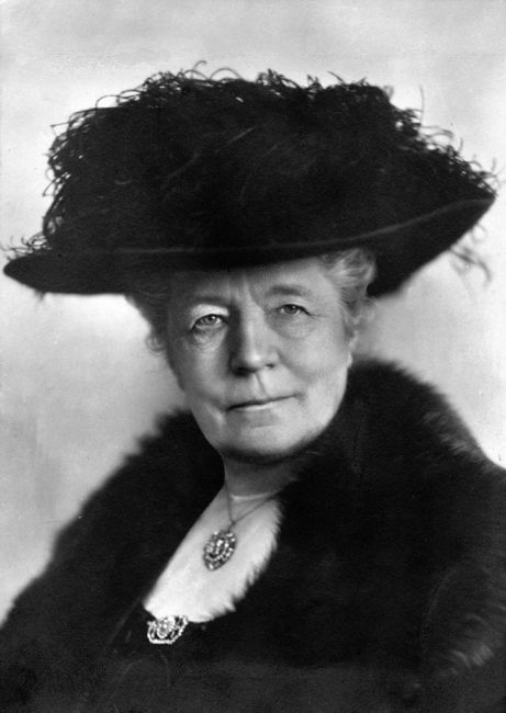 Föredrag: Selma Lagerlöf | Bror Hjorts Hus (dekorativt porträtt av Selma Lagerlöf taget 1922)